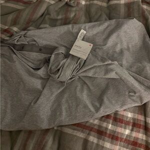 NWT! Lululemon Athletica Gray Striped Vinyasa Scarf